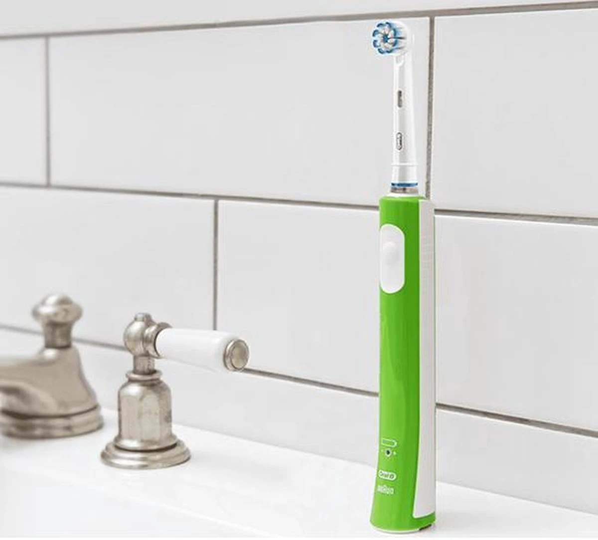 Oral B Oral-B Junior 6+ - Groen | Elektrische Tandenborstel Voor Kinderen Vanaf 6 Jaar 4 Oral B Oral-B Junior 6+ - Groen | Elektrische Tandenborstel Voor Kinderen Vanaf 6 Jaar - Afbeelding 2